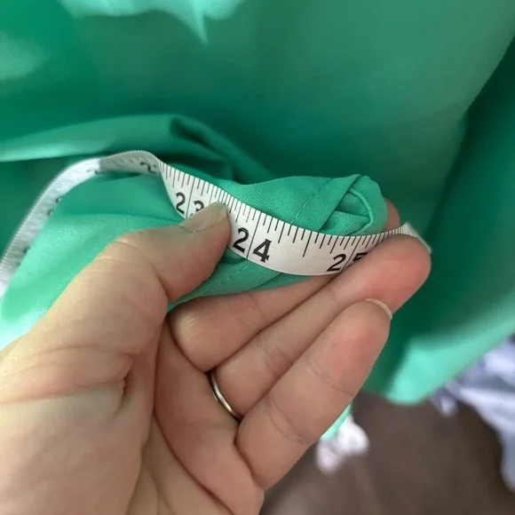 Everly green sleeveless blouse size small - Picture 7 of 7